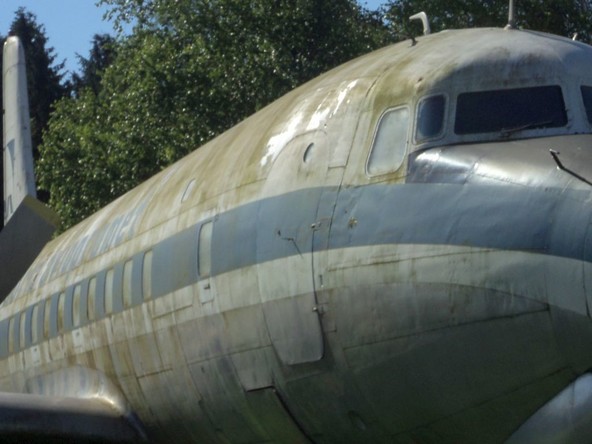 AGO QUART in čiščenje letala DC6: Skupaj lahko spremljamo, kako se bo površina čistila in očistila!