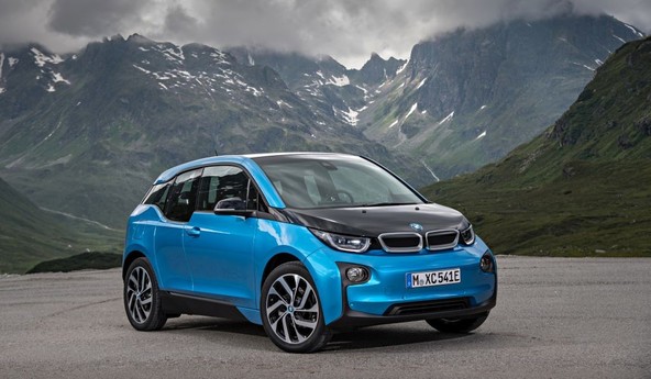 Spodbujanje električno-trajnostne mobilnosti in družbeno odgovorne aktivnosti: Občine in Gimnazija Jurija Vege Idrija z električnima BMW i3 v zeleno prihodnost