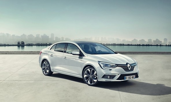 Novi MEGANE GrandCoupé: Dinamična oblika in prestižnejša notranjost nove Renaultove triprostorske limuzine