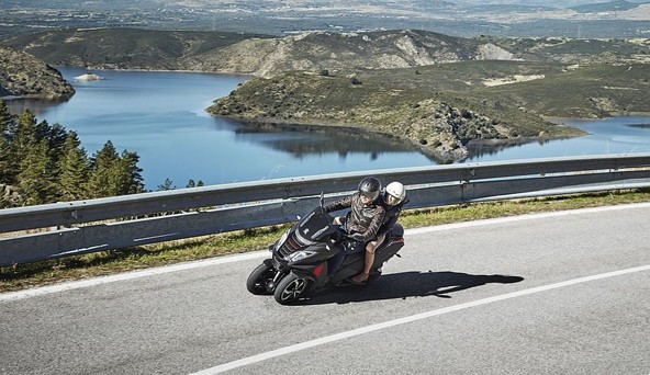 Novi Peugeot Metropolis: Najbolj tehnološko napreden trikolesnik na trgu s podpisom Peugeot Scooters