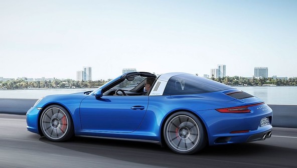 Novo modelsko leto pri Porscheju: Nove barve, več povezanosti in 22 kW (30 KM) več moči za 911
