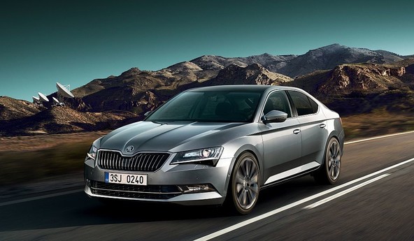 Škoda Superb: Superb z novo ponudbo opreme za še več udobja in varnosti