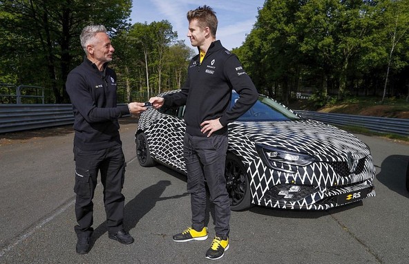 Renault Mégane R.S.: Novi Mégane R.S. ponuja štirikolesni volan in dve izvedenki podvozja