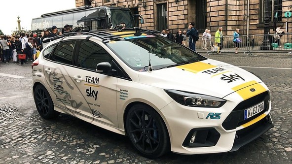 Posebni Focus RS v rumeni barvi: Ford z ekipo Team Sky slavi zmago na dirki Tour de France