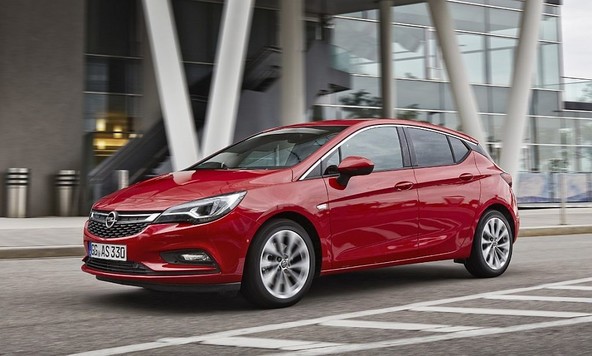 Opel za gibalno ovirane: Vožnja kljub gibalni oviranosti s tovarniško vgrajenimi pripomočki za mobilnost