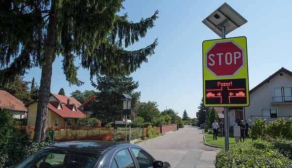 Opozorilni sistem COPS@road: V Brežicah varnejši v prometu z inovativnim sistemom