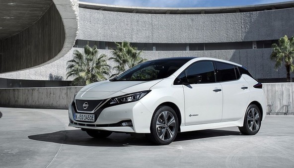 Nissan LEAF in Nissan Qashqai: Poleg novega Leafa je s sistemom ProPILOT odslej na voljo tudi Qashqai