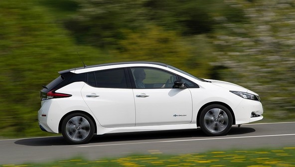 Nissan LEAF: Nissan uresničuje svojo vizijo 100-odstotne električne mobilnosti