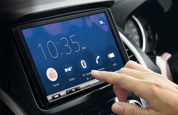 Sony XAV-AX3005DB: AV-sprejemnik z večjim zaslonom in izboljšano konverzijo s pametnim telefonom