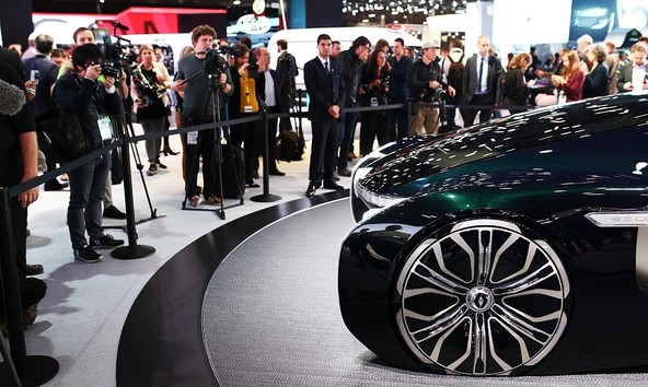 Renault EZ-ULTIMO: Robotizirano vozilo za izkušnjo prestižne mobilnosti