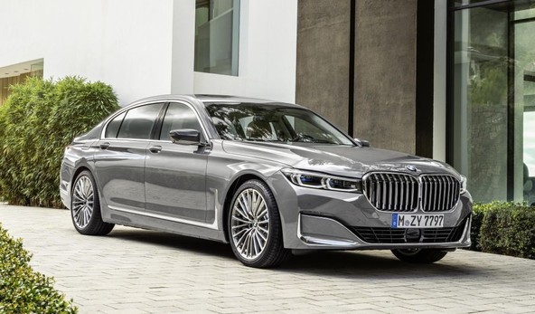 Novi BMW serije 7: BMW krepi podobo vodilnih modelov v razkošnem razredu