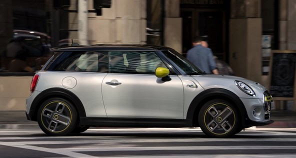 Novi MINI Cooper SE: Urbana mobilnost s popolnoma električnim pogonom