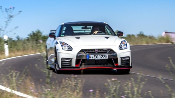 Nissan GT-R NISMO na preizkusu za leto 2020: Nissan znova dokazuje, zakaj kombinacija NISMO + GT-R pomeni navdušujoče zmogljivosti