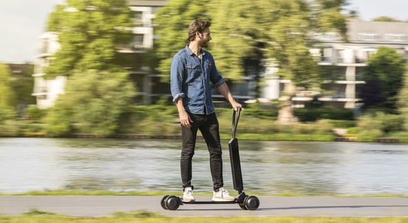 Audi e-Tron 'quattro' scooter: Štirikolesni električni skiro 