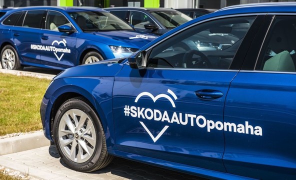 Škodini prodajni saloni: Uvozniki vozil znamke Škoda podpirajo boj proti koronavirusu