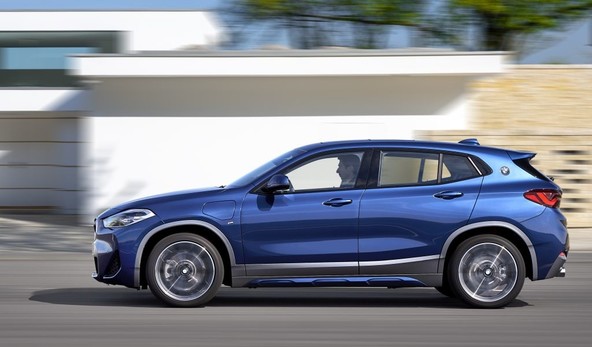 Novi BMW X2 xDrive25e: Vsestranska praktičnost z zgledno učinkovitostjo in električnim dosegom 