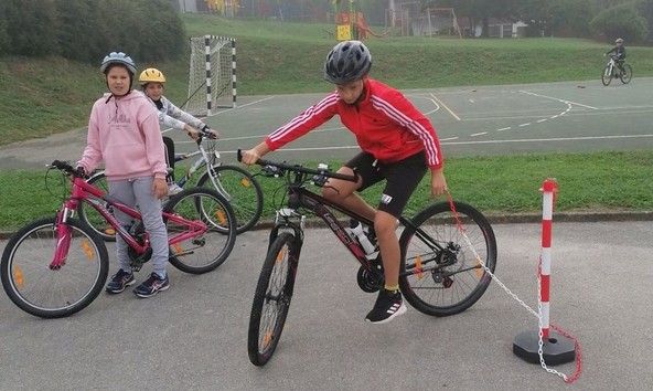 Program Varno na kolesu: Učenci OŠ Bršljin postali ambasadorji varnega kolesarjenja