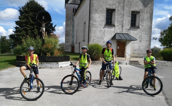 Program Varno na kolesu: Učenci OŠ Dobje postali ambasadorji varnega kolesarjenja