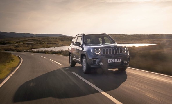 Renegade 4xe in Compass 4xe: Prva priključna hibrida znamke Jeep®