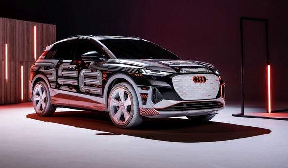 Električna mobilnost v novi dimenziji: Audi Q4 e tron postavlja merila pri notranjosti in upravljanju
