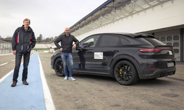 Walter Röhrl & Cayenne: Ambasador znamke Porsche preizkusil prototip