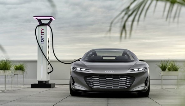 Audi grandsphere concept: Ko vozilo postane doživljajski prostor