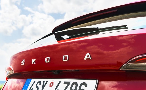 Škoda Auto v letu 2021 : Pozitiven razvoj je po dobrem prvem polletju upočasnilo pomanjkanje polprevodnikov