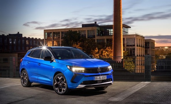 Pogled naprej ...: Sistem nočnega vida v novem Opel Grandlandu 