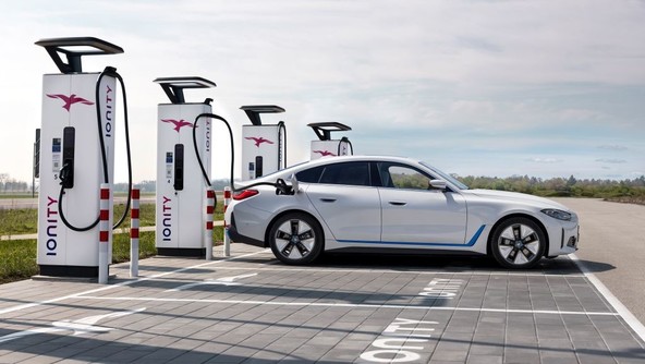 Naelektrena slovenska predstavitev: BMW i4, BMW CE 04, dobrodelni projekt Empathy