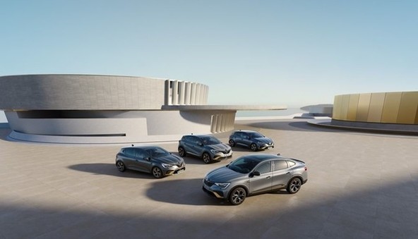 POSEBNA SERIJA »E-TECH ENGINEERED«: NOV SLOG ZA NOVO ŽIVLJENJE Z RENAULTOVO HIBRIDNO TEHNOLOGIJO