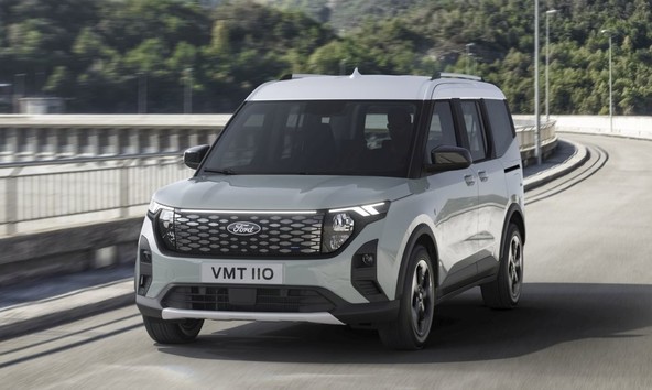 FORD E-TOURNEO COURIER: Petsedežno večnamensko vozilo