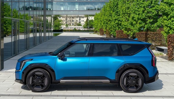 KIA EV9: »Nemški luksuzni avto leta 2024«