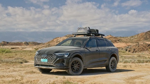 Audi Q8 e-tron edition Dakar: Suveren tako na cesti kot na terenu