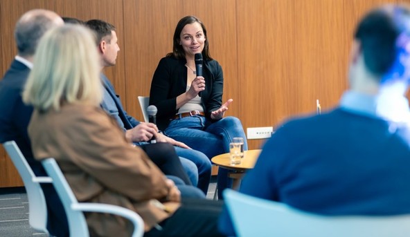 Trajnostna mobilnost : Podjetja prižigajo luč na koncu tunela