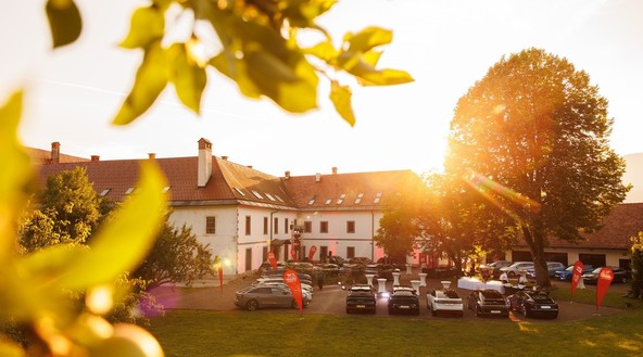 Poslovni avto leta 2024: Službeni, električni, električni dostavnik, poslovni in managerski avto leta