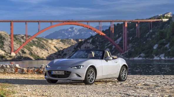 MAZDA MX-5 MODELNEGA LETA 2024: PRAZNUJEMO 35 LET UŽIVANJA V VOŽNJI