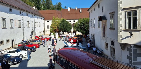 Concours d’Elegance 2024 Zveze SVS : V Tehniškem muzeju Slovenije se je trlo starodobnikov