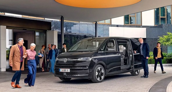 Predprodaja že maja: Novi osemsedežni Multivan kot odličen shuttle za zasebno in poslovno rabo