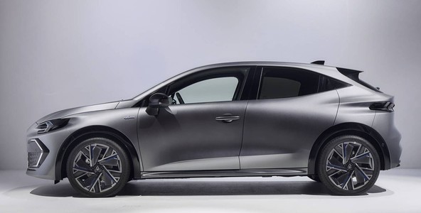 NOVI RENAULT CLIO: NOVA GENERACIJA VELESILE MED MESTNIMI AVTOMOBILI