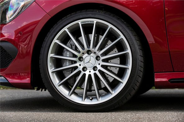 Mercedes-Benz CLA 45 AMG: Najzmogljivejši štirivaljnik na svetu opremljen z Dunlopovimi pnevmatikami