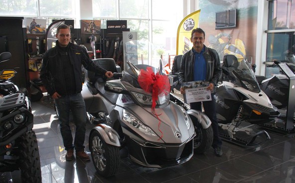 BRP in Ski & Sea: BRP Can-Am Spyder Roadster RT LTD predan v roke nagrajenca