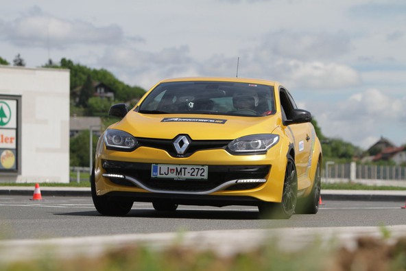 TV oddaja Volan: V NEDELJO FINALE RDEČEGA VOLANA Z MEGANOM R.S. TROPHY