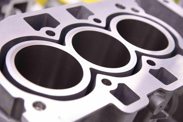 Trivaljni turbo motor PureTech skupine PSA Peugeot Citroën: Dobitnik priznanja International Engine of the Year Award 2015