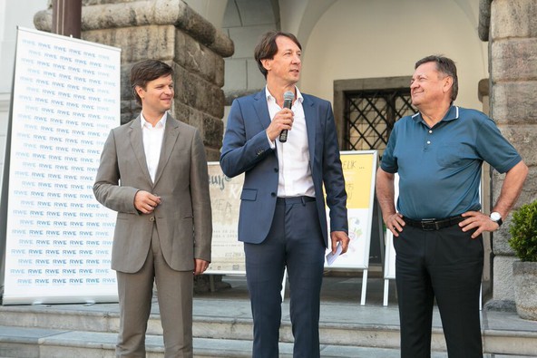 Od leve proti desni: Nikola Krečar, direktor družbe RWE v Sloveniji, Karl Kraus, generalni izvršni direktor RWE za Jugovzhodno Evropo, Zoran Janković, župan Mestne občine Ljubljana