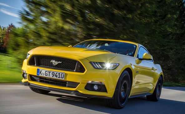Ford Mustang: Inovativna varnostna blazina za zaščito kolena