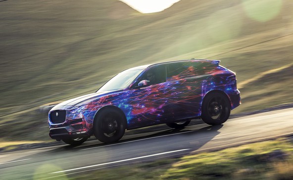 Jaguar F-PACE: F-PACE postavlja merila glede vožnje in vodenja