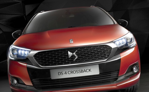 NOVI DS 4 IN DS 4 CROSSBACK: NASKOK ZNAMKE DS NA RAZRED KOMPAKTNIH PREMIUM VOZIL