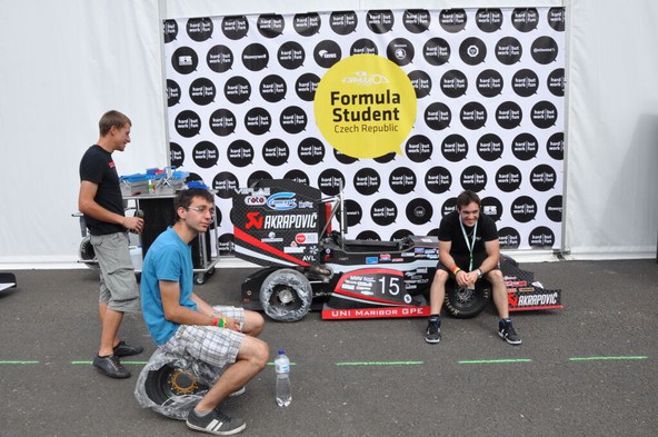 UNI Maribor Grand Prix Engineering GPE15: Mariborski študentje osvojili 1. mesto na mednarodnem tekmovanju na Češkem