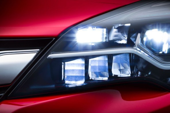 Nova generacija Opel Astre: Prva v razredu z IntelliLux matričnimi žarometi LED