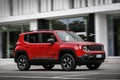 Jeep® Renegade 4xe in Compass 4xe: Prva priključna hibrida znamke Jeep® 